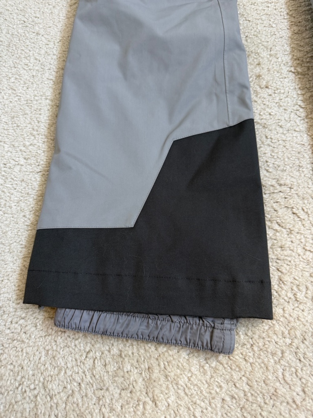 Marmot women’s Light Gray Waterproof Ski Pants with Black Cuffs - Picture 5 of 8